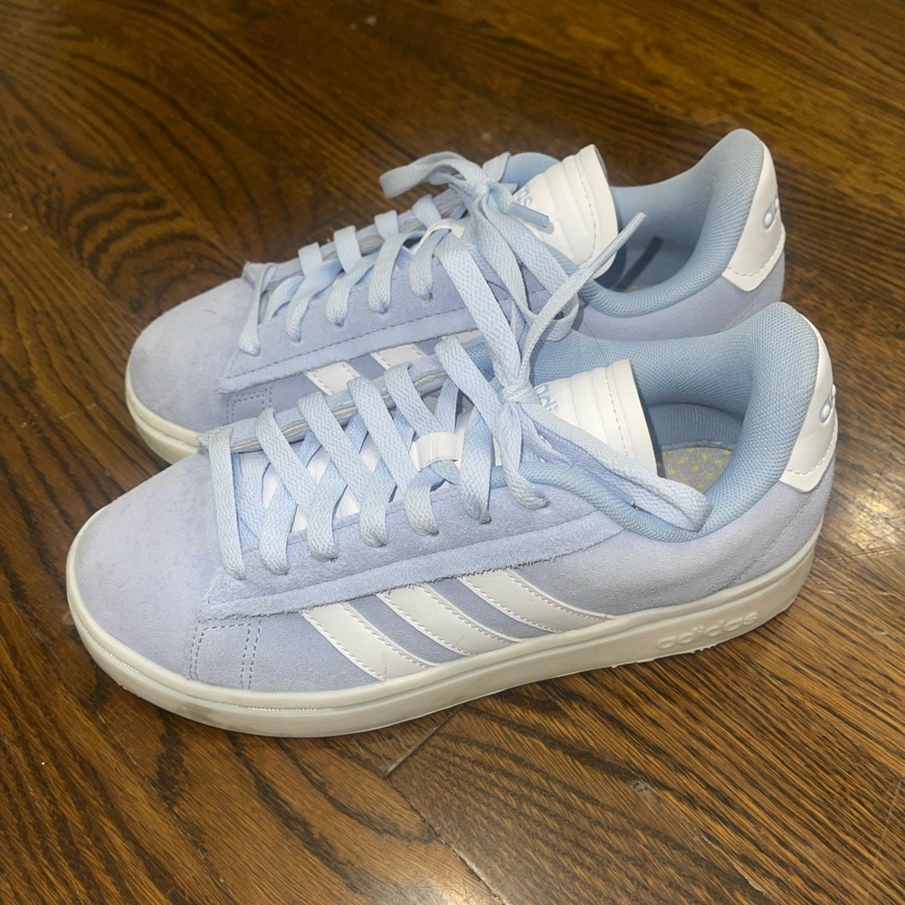 Adidas grand court sneakers. Size US 6